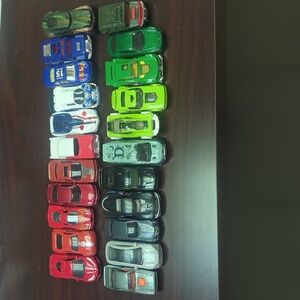 Set Of 22 Die-Cast Hot Wheels Matchbox Toy Cars Mattel & Maisto